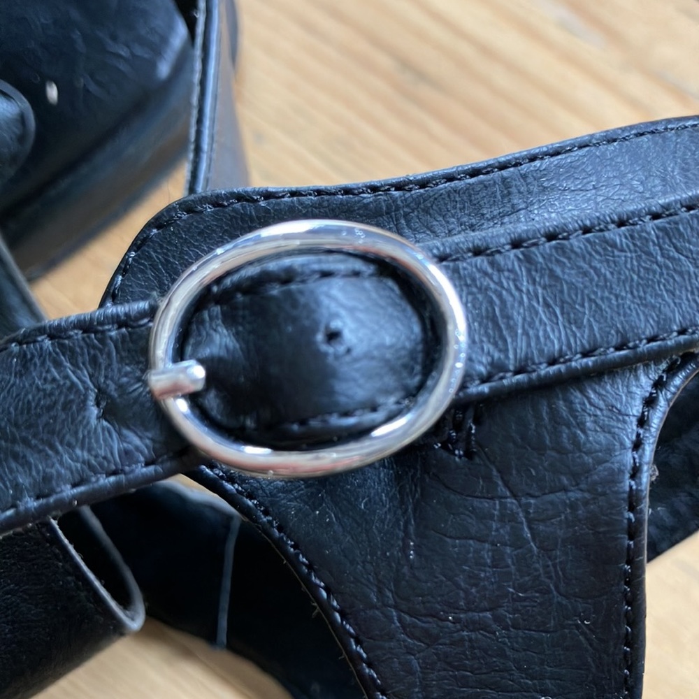 Chico’s Tahira Black Embellished Sandal Thong Buckled Sandals Size 8 - Picture 14 of 17